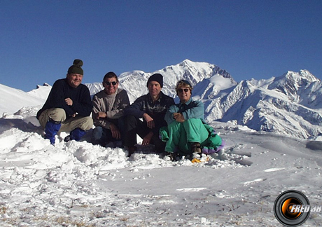 Le sommet, et en fond le Mont-Blanc.