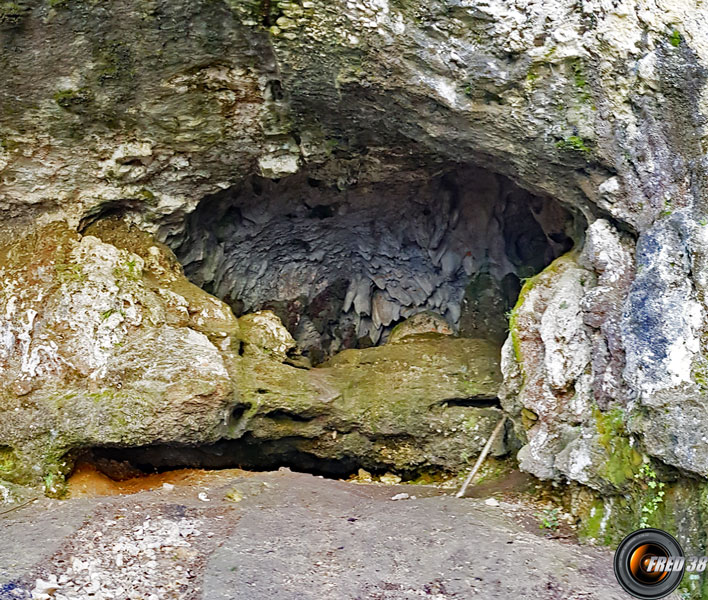 Grotte préhistorique de la Bonne Femme.