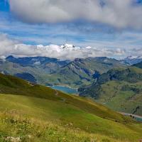 Le Mont-Blanc, et le lac de Roselend.