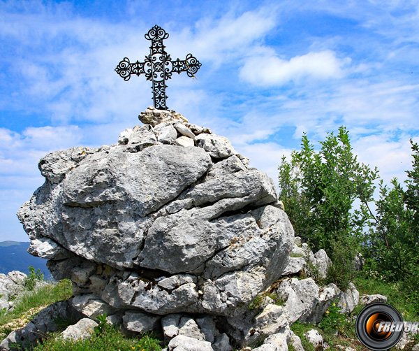 La croix du sommet.