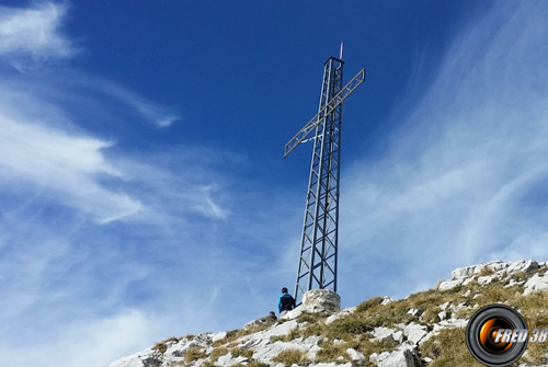 La croix du sommet.