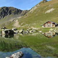 Chalet du Lac.
