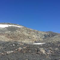 Le col des Veis sous le sommet.