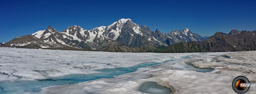 Le Mont-Blanc et le glacier d'Arguerey.