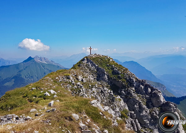 La croix du sommet.