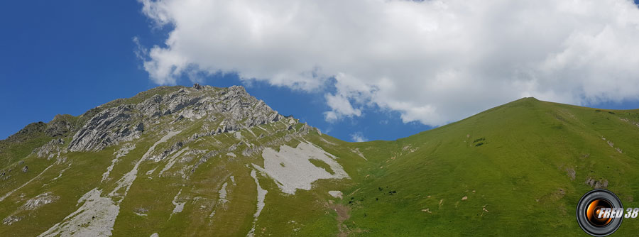 Les deux monts vus du Chalet des Gardes.