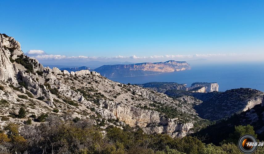 Cap Gros et en fond Cassis.