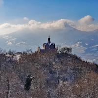 La chapelle vue du sommet.