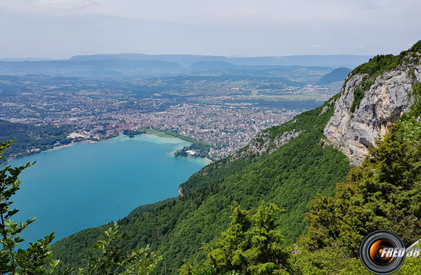 Annecy et son lac.