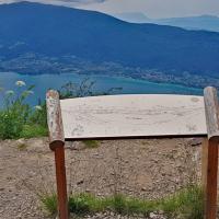 Une des deux tables d'orientation, sur l'emplacement de l'ancien téléphérique.