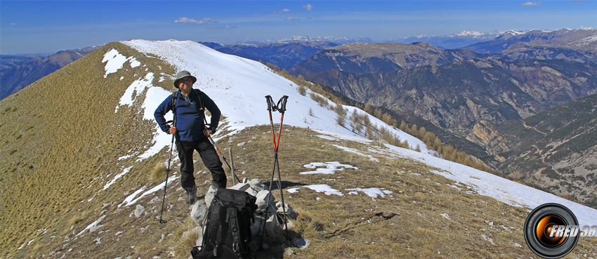 Le sommet et la crête qui monte de Tercier.