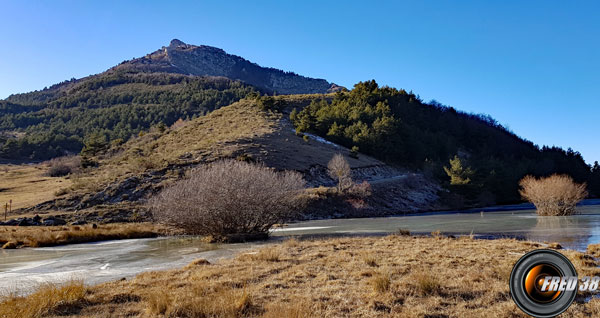 Vue du lac de Peyssier.