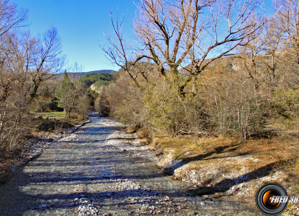 L'Issole avant d'arriver à la Valette.