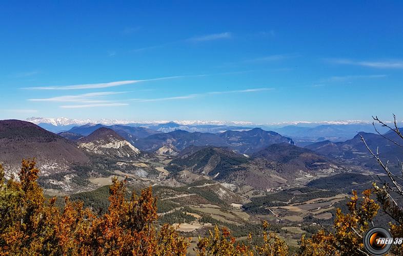 Vue sur les Alpes dans le fond.