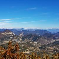Vue sur les Alpes dans le fond.