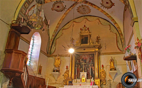 L'autel de l'église d'Argens.