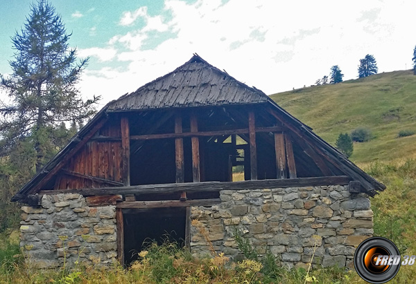 Ancienne grange sur l'itinéraire.