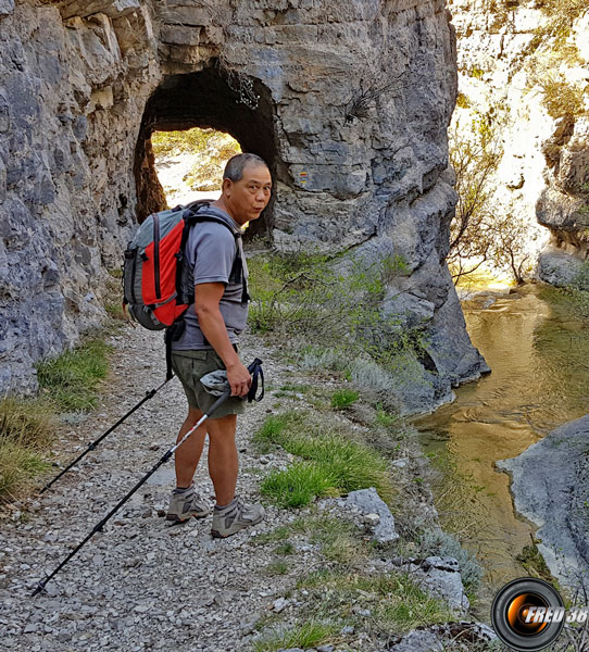 Tunnel dans les gorges du Riou.