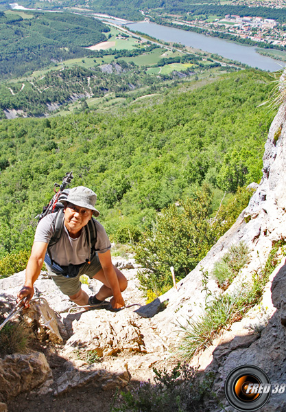 L'entrée de la grotte du Trou de l'Argent.