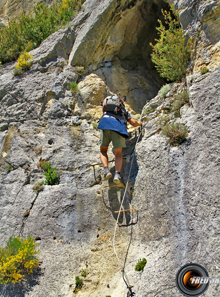 L'entrée de la grotte du Trou de l'Argent.