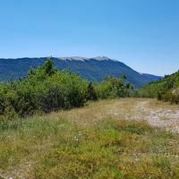 Large piste avant le sommet