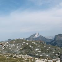 Le Grand Veymont et le Mont Aiguille vus du sommet.