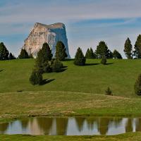 Le Mont Aiguille vu du plateau.