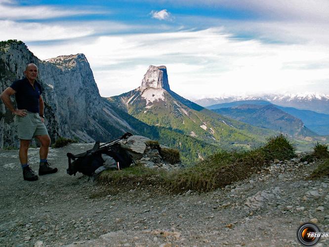 Le Mont Aiguille vu du pas de l'Aiguille.