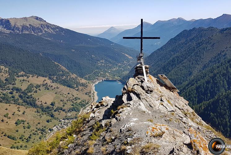 La croix du sommet.