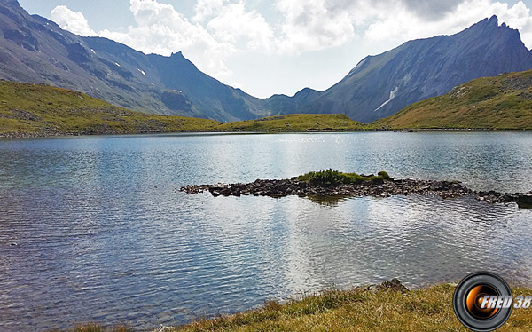 Le plus grand des lacs Jovet.