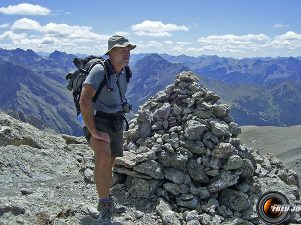 Le gros cairn du sommet.