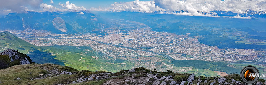 Panoramique sur Grenoble.
