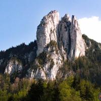 Les Trois Pucelles.