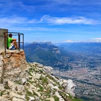 Grenoble vu de la table d'orientation du sommet.