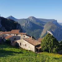 Le village de Rougon dominant les gorges du Verdon.