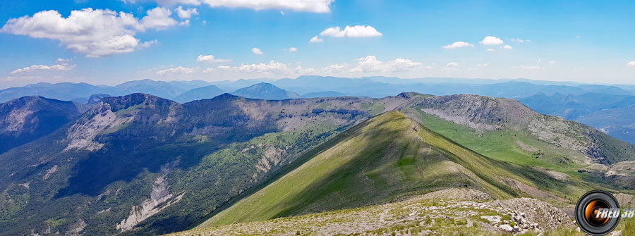 La crête d'accès,