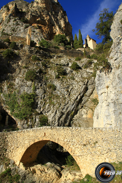 Le pont sous Notre-Dame de Beauvoir.