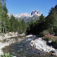 Le sommet au loin