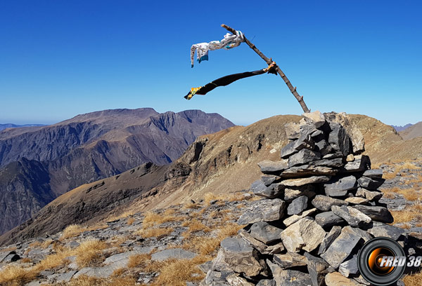 En fond le Taillefer et la Pyramide