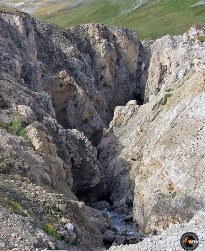 La petite gorge du ruisseau du Pays Désert.