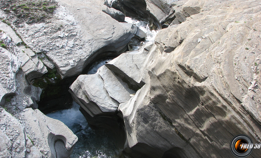 La petite gorge du ruisseau du Pays Désert.