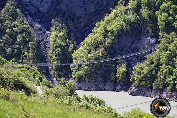 Passerelle au dessus du Drac.