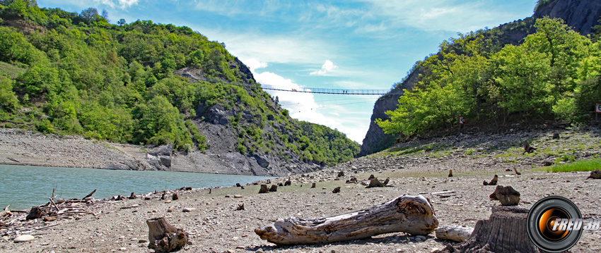 Passerelle au dessus du Drac.