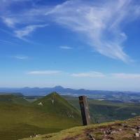 Le sommet et la ligne de crête vers le nord.