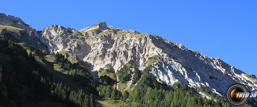 Le sommet vu en montant au refuge de la Valette.