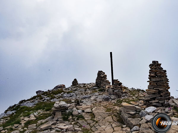 Les Cairns du sommet.