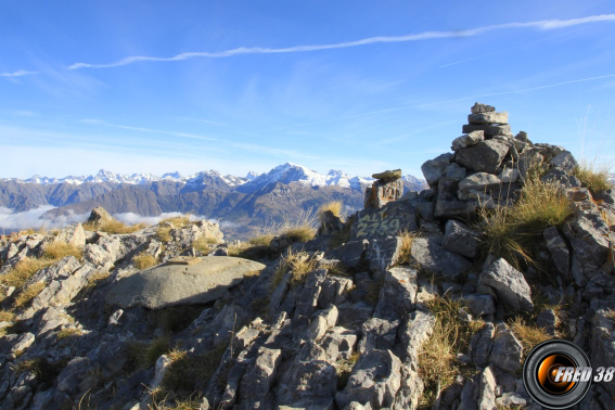 Le sommet et en fond le Vieux Chaillol.