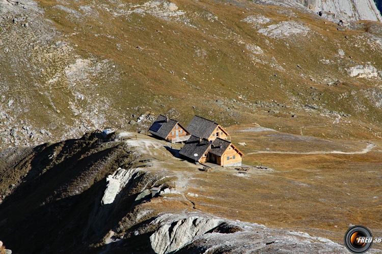 Le refuge vu du sommet.