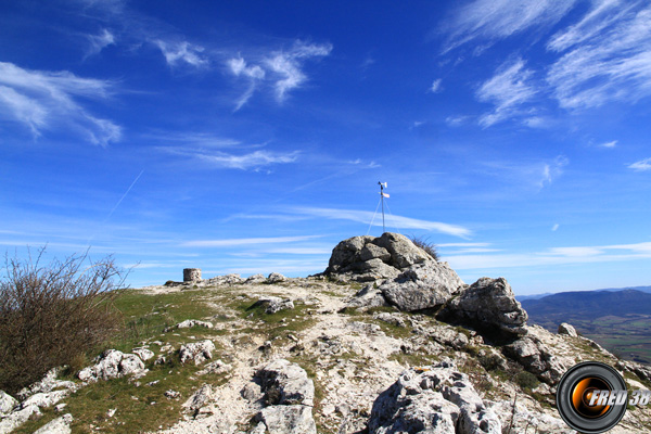 L'anémomètre et la table d'orientation du sommet