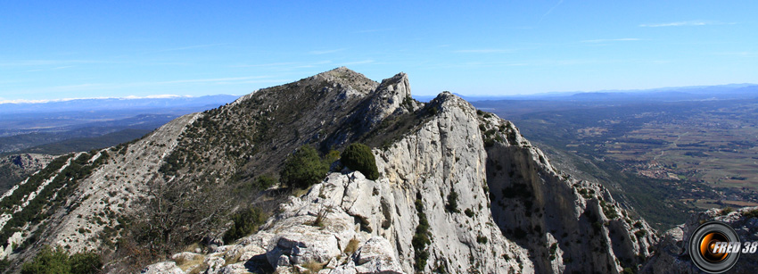 Les crêtes conduisant au sommet.